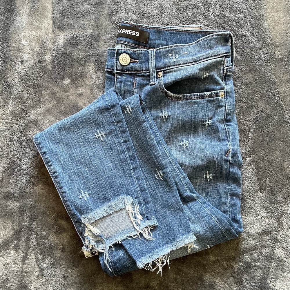 EXPRESS Mid-rise Skinny Jeans Size 6 (ripped-styled)